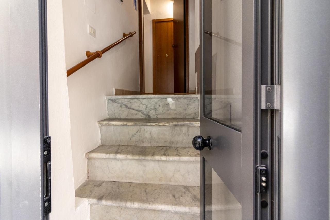 Down Town Blue Apartment La Spezia Bagian luar foto